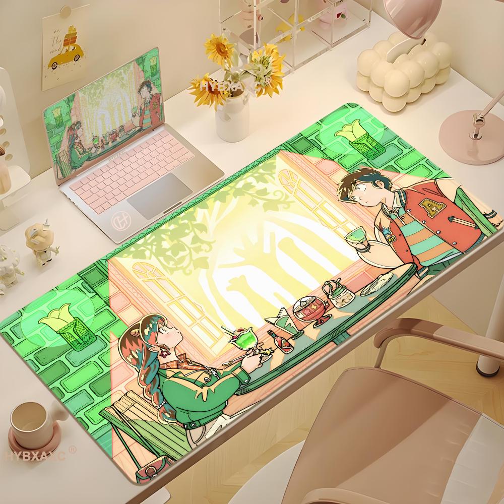 Retro Gaming Desk Setup - ゲーミングマウスパッド、大型デスクマット、滑り止めゴムベース、ステッチエッジ、レトロアニメカップルカフェアート、オフィス＆ゲーミングセットアップ用