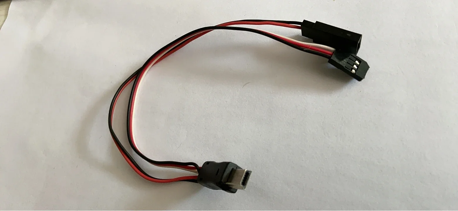 FPV AVミニUSB出力ケーブル電源（JR Futabaサ - Controller Adapter Usb のレビューと価格